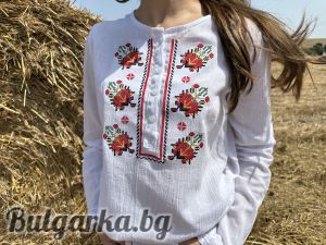 Кенарена риза с българска шевица