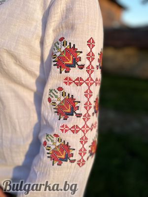 Кенарена риза с българска шевица 