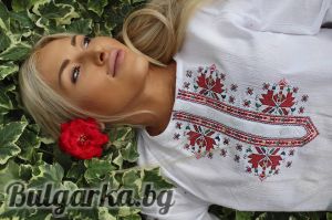 Кенарена риза с българска шевица "Богиня"